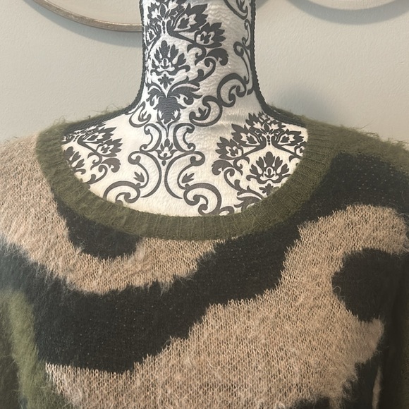 NWOT.  Woman’s long sleeve eyelash sweater with round neckline & predator print. - Picture 2 of 10